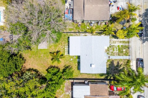 House in Miami, Florida 3 bedrooms, 91.42 sq.m. № 1850450 - photo 28