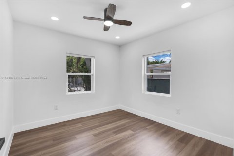 House in Miami, Florida 3 bedrooms, 91.42 sq.m. № 1850450 - photo 11