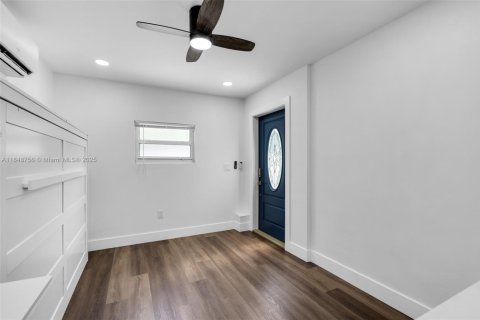 House in Miami, Florida 3 bedrooms, 91.42 sq.m. № 1850450 - photo 19