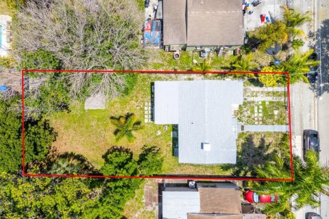 House in Miami, Florida 3 bedrooms, 91.42 sq.m. № 1850450 - photo 27
