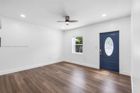 House in Miami, Florida 3 bedrooms, 91.42 sq.m. № 1850450 - photo 4