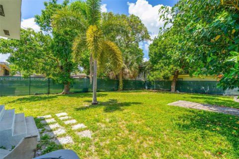 House in Miami, Florida 3 bedrooms, 91.42 sq.m. № 1850450 - photo 23