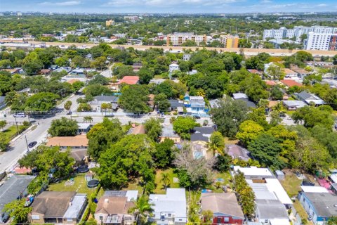 House in Miami, Florida 3 bedrooms, 91.42 sq.m. № 1850450 - photo 30