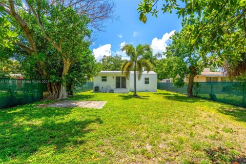 House in Miami, Florida 3 bedrooms, 91.42 sq.m. № 1850450 - photo 25
