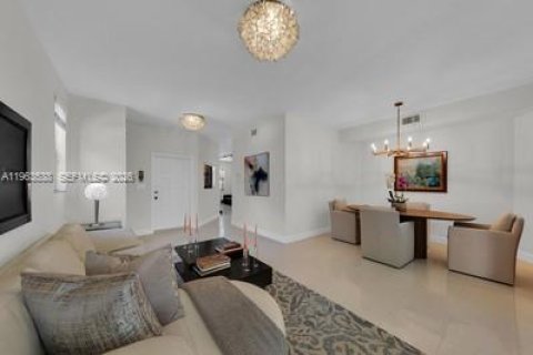 Купить таунхаус в Майами-Лейкс, Флорида 3 спальни, 119.66м2, № 2025340 - фото 8