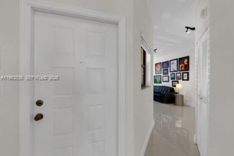 Купить таунхаус в Майами-Лейкс, Флорида 3 спальни, 119.66м2, № 2025340 - фото 27