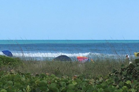 House in Hobe Sound, Florida 3 bedrooms, 187.38 sq.m. № 1097656 - photo 1