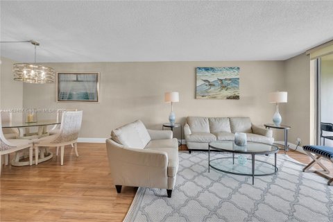 Copropriété à vendre à Pembroke Pines, Floride: 2 chambres, 108.7 m2 № 1979288 - photo 2