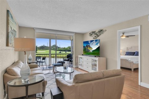 Copropriété à vendre à Pembroke Pines, Floride: 2 chambres, 108.7 m2 № 1979288 - photo 16