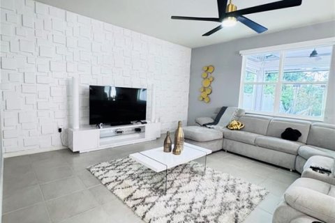 Casa en alquiler en Davenport, Florida, 5 dormitorios, 247.31 m2 № 1883017 - foto 6