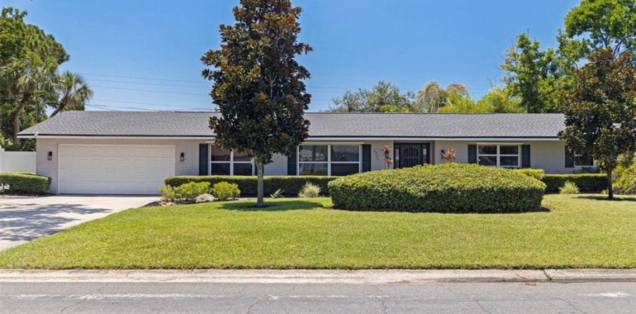 House in Saint Petersburg, Florida 3 bedrooms, 154.4 sq.m. № 1852767