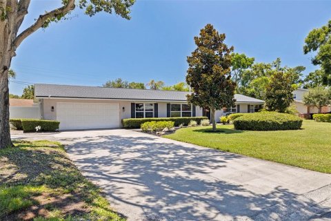 House in Saint Petersburg, Florida 3 bedrooms, 154.4 sq.m. № 1852767 - photo 3