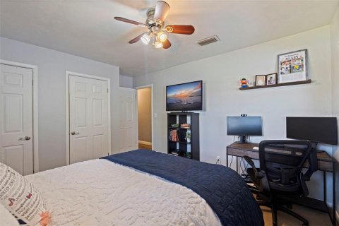 House in Saint Petersburg, Florida 3 bedrooms, 154.4 sq.m. № 1852767 - photo 26