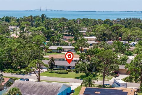 House in Saint Petersburg, Florida 3 bedrooms, 154.4 sq.m. № 1852767 - photo 2