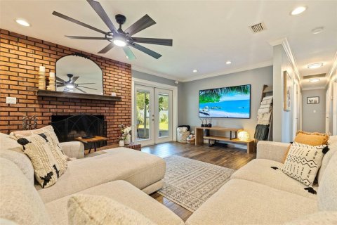 House in Saint Petersburg, Florida 3 bedrooms, 154.4 sq.m. № 1852767 - photo 15