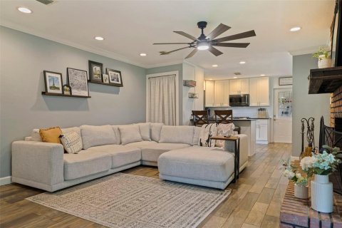 House in Saint Petersburg, Florida 3 bedrooms, 154.4 sq.m. № 1852767 - photo 17