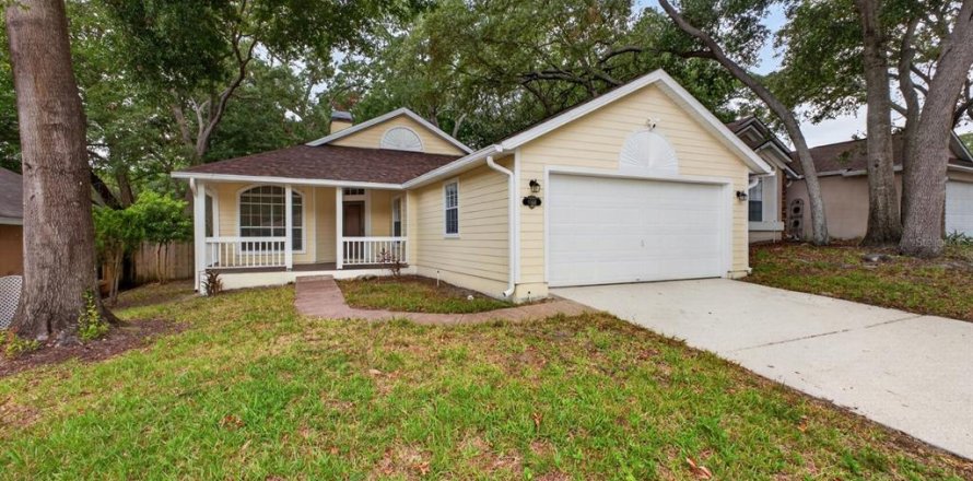 House in Apopka, Florida 3 bedrooms, 126.63 sq.m. № 2157351