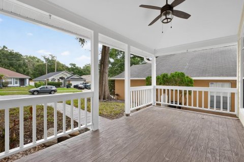 House in Apopka, Florida 3 bedrooms, 126.63 sq.m. № 2157351 - photo 2