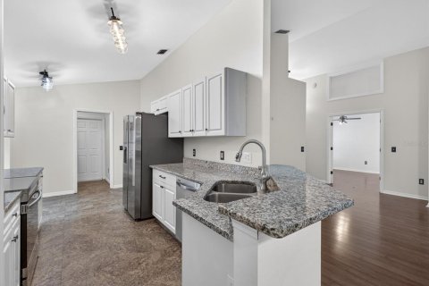 House in Apopka, Florida 3 bedrooms, 126.63 sq.m. № 2157351 - photo 8