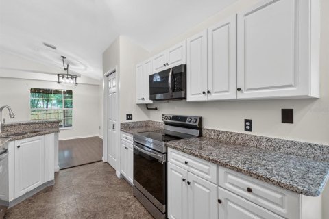 House in Apopka, Florida 3 bedrooms, 126.63 sq.m. № 2157351 - photo 11