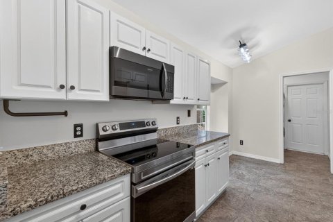 House in Apopka, Florida 3 bedrooms, 126.63 sq.m. № 2157351 - photo 9