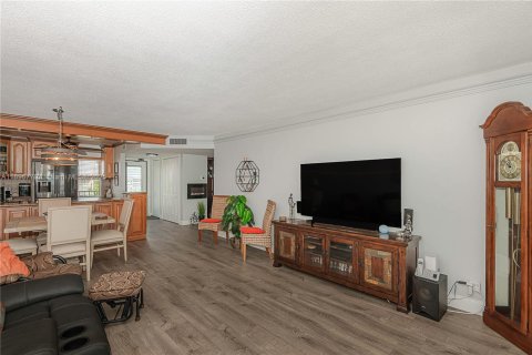 Condominio en venta en Hollywood, Florida, 2 dormitorios, 92.16 m2 № 1948392 - foto 16