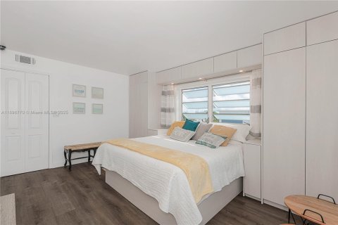 Condominio en venta en Hollywood, Florida, 2 dormitorios, 92.16 m2 № 1948392 - foto 19