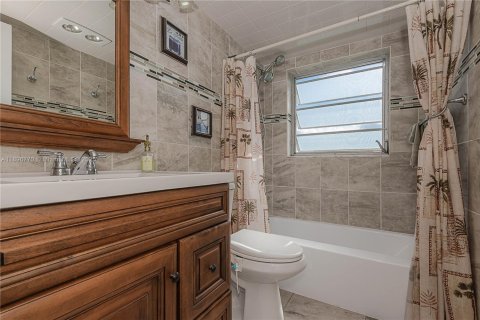 Condominio en venta en Hollywood, Florida, 2 dormitorios, 92.16 m2 № 1948392 - foto 21