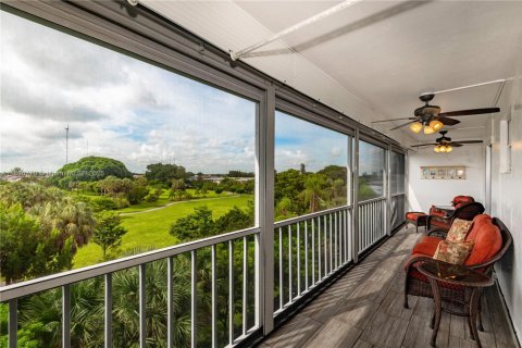 Condominio en Hollywood, Florida, 2 dormitorios  № 1948392