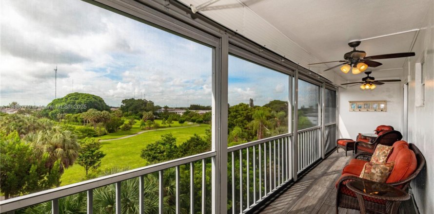 Condominio en Hollywood, Florida, 2 dormitorios № 1948392