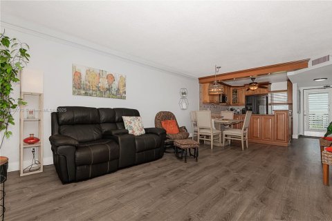 Condominio en venta en Hollywood, Florida, 2 dormitorios, 92.16 m2 № 1948392 - foto 15