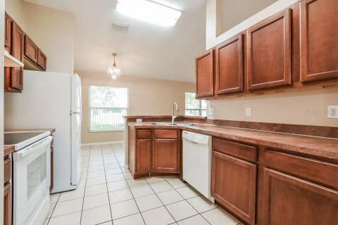 Villa ou maison à louer à Minneola, Floride: 3 chambres, 141.03 m2 № 2100054 - photo 8