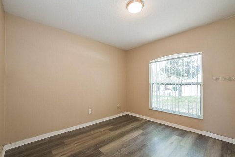 Villa ou maison à louer à Minneola, Floride: 3 chambres, 141.03 m2 № 2100054 - photo 12
