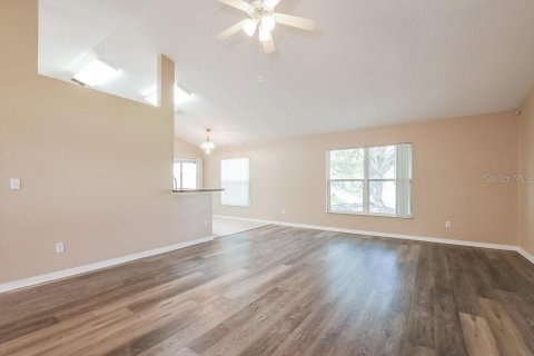 Villa ou maison à louer à Minneola, Floride: 3 chambres, 141.03 m2 № 2100054 - photo 3