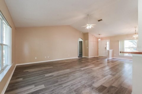 Villa ou maison à louer à Minneola, Floride: 3 chambres, 141.03 m2 № 2100054 - photo 5