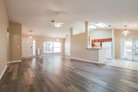 Villa ou maison à louer à Minneola, Floride: 3 chambres, 141.03 m2 № 2100054 - photo 4