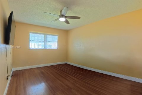 Copropriété à vendre à Lehigh Acres, Floride: 2 chambres № 1969158 - photo 21