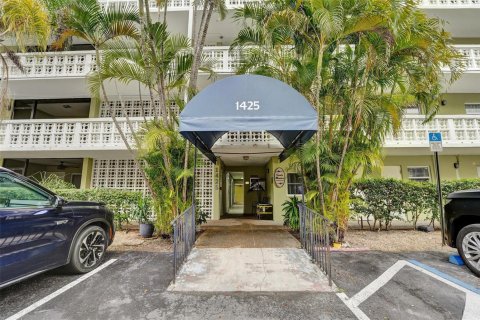 Studio in the Condo in Hollywood, Florida  № 2171513 - photo 3