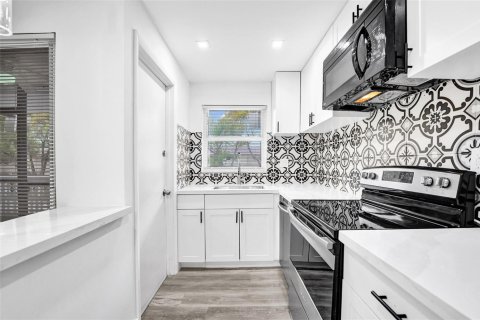 Studio in the Condo in Hollywood, Florida  № 2171513 - photo 21