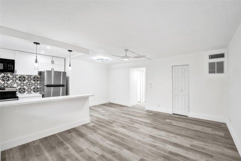 Studio in the Condo in Hollywood, Florida  № 2171513 - photo 8
