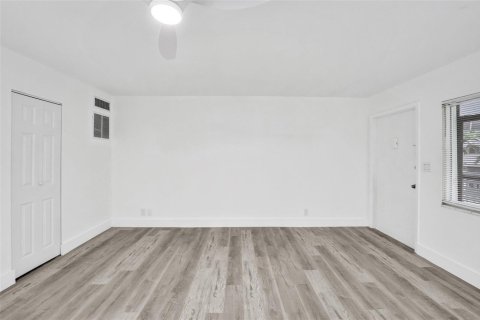 Studio in the Condo in Hollywood, Florida  № 2171513 - photo 9