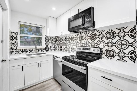 Studio in the Condo in Hollywood, Florida  № 2171513 - photo 22