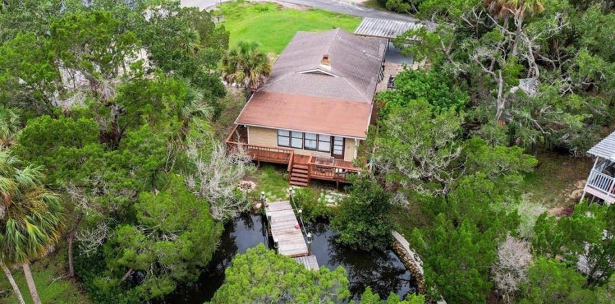 Villa ou maison à Crystal River, Floride 3 chambres, 139.35 m2 № 2094370