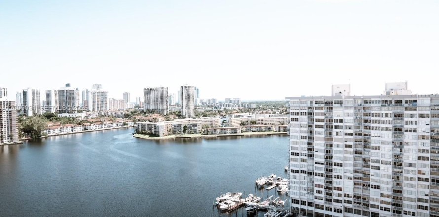 Condo in Aventura, Florida, 1 bedroom № 2091335