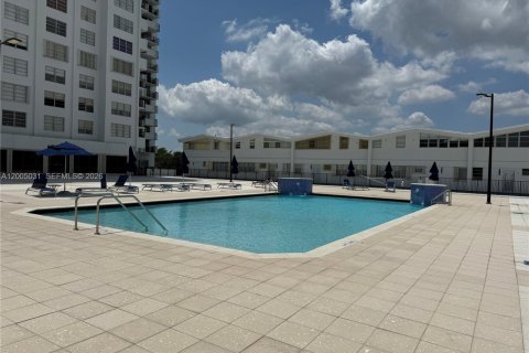 Condo in Aventura, Florida, 1 bedroom № 2091335 - photo 12