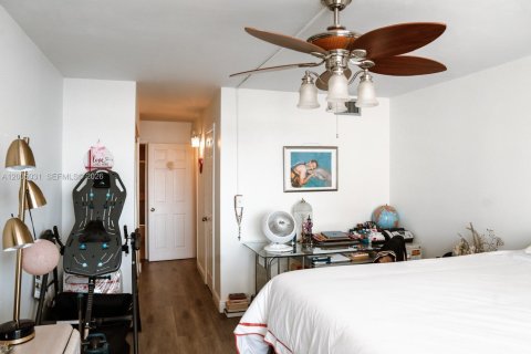 Condo in Aventura, Florida, 1 bedroom № 2091335 - photo 9