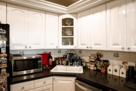 Condo in Aventura, Florida, 1 bedroom № 2091335 - photo 11