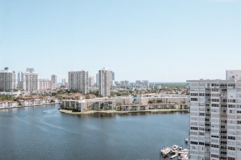 Condo in Aventura, Florida, 1 bedroom № 2091335 - photo 4
