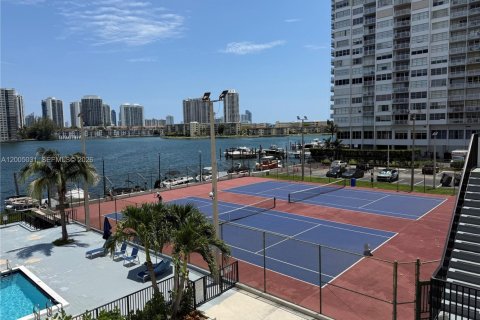 Condo in Aventura, Florida, 1 bedroom № 2091335 - photo 15