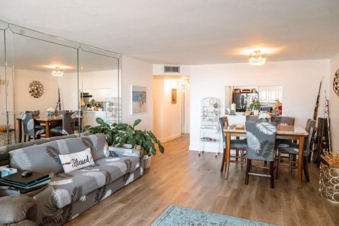 Condo in Aventura, Florida, 1 bedroom № 2091335 - photo 3